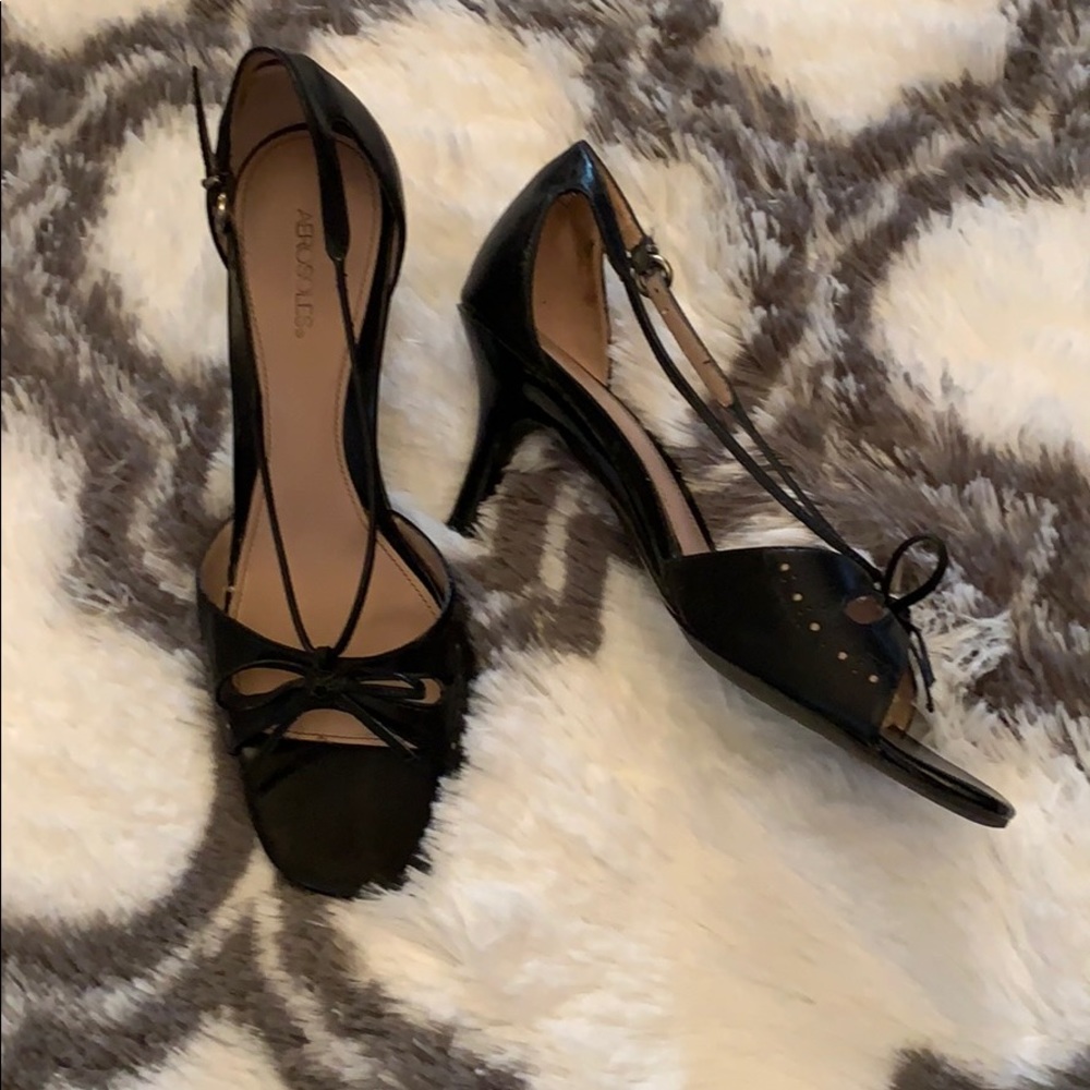 Adorable black Aerosols heels 👠
